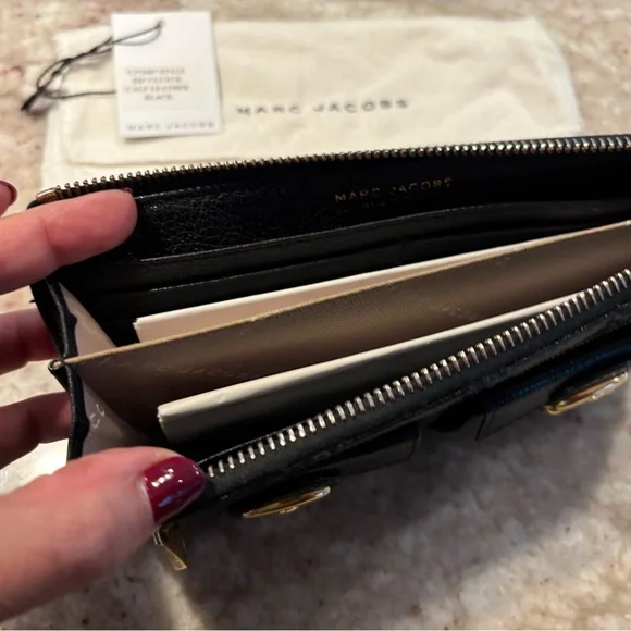 Marc Jacobs Black Quilted Shoulder Bag with matching wallet - Picture 10 of 13